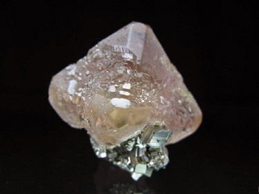 fluorite_huanzala.jpg (101380 bytes)